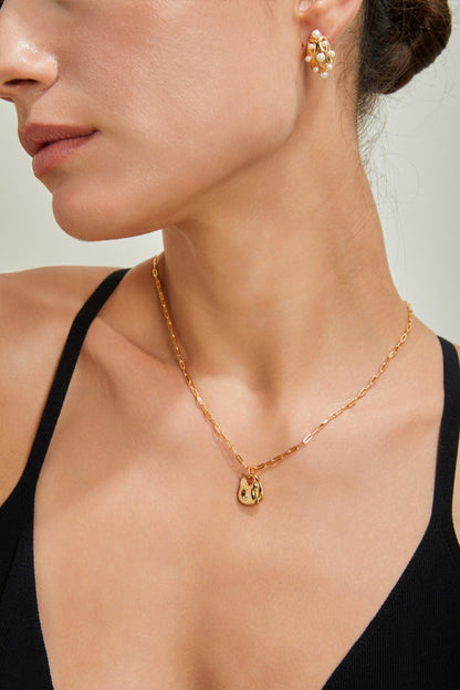 Silver-Necklaces-Wearing-Effect-1