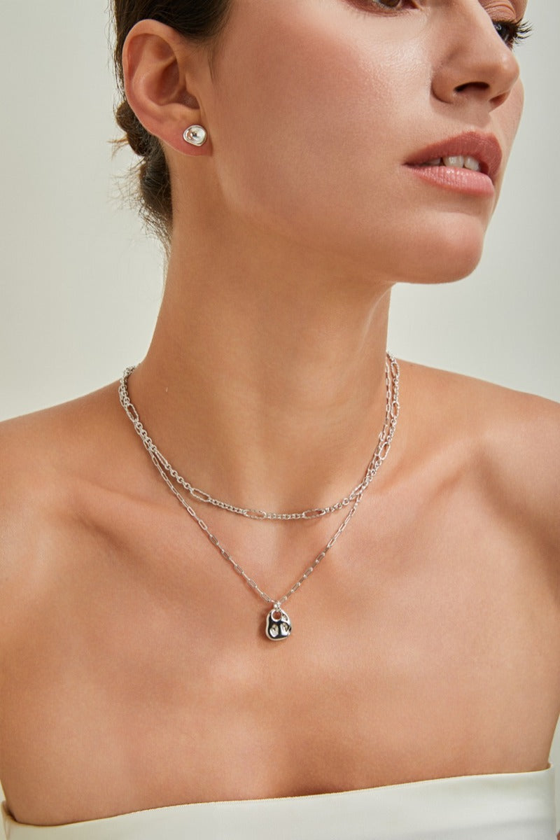 Silver-Necklaces-Wearing-Effect-2