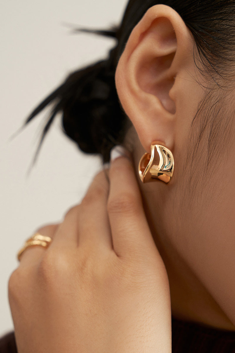 Simple-Earrings-Gold