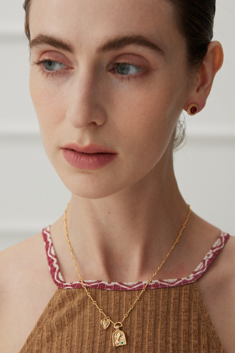 Stud-Earrings-Wearing-Effect-3