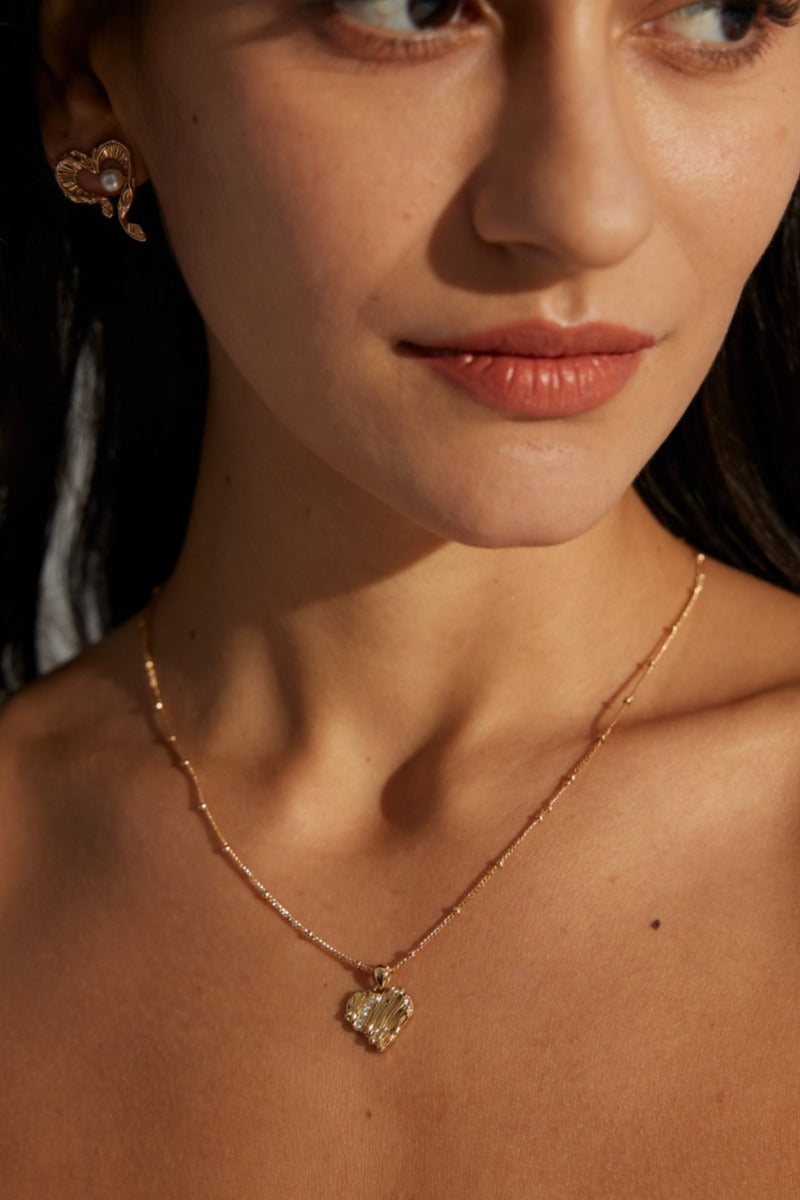 Trendy-Necklace-Wearing-Effect-3