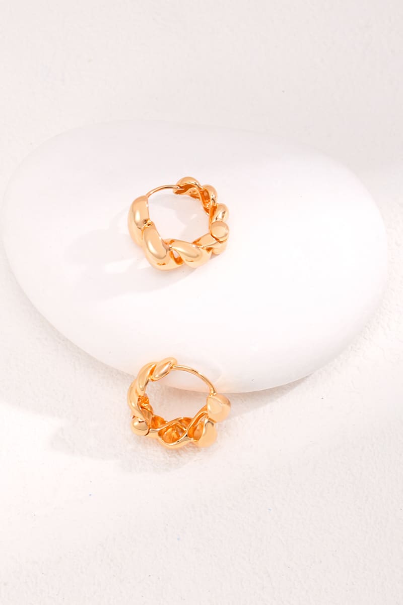 Twist-Hoop-Earrings-Gold