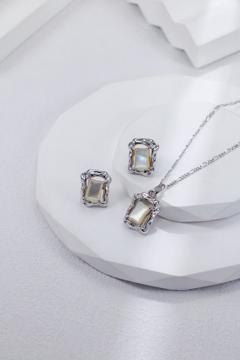 Women_s-Necklace-And-Earrings-Detail-1