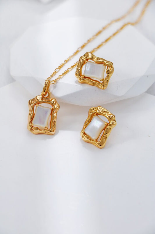 Women_s-Necklace-And-Earrings-Detail-2