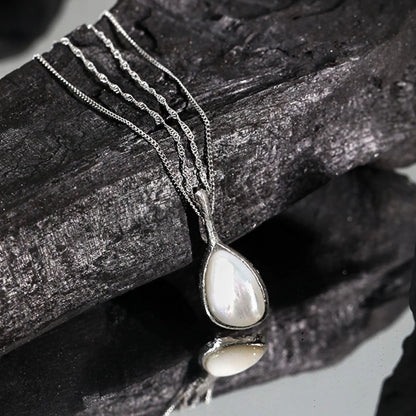 XL-001-Mother-Of-Pearl-Necklace-02